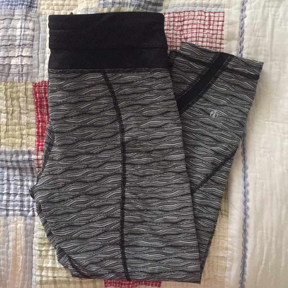 LuluLemon Wunder Under Crop Leggings